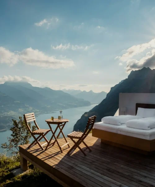 50 Best Hotels 2026: terrazza di un hotel di lusso italiano affacciata sul lago