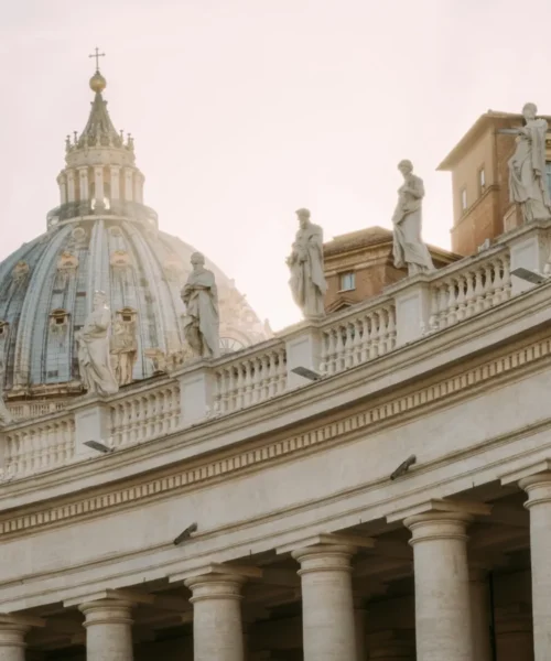 Veduta di San Pietro a Roma, il Campus San Pietro porta un hotel da 110 camere