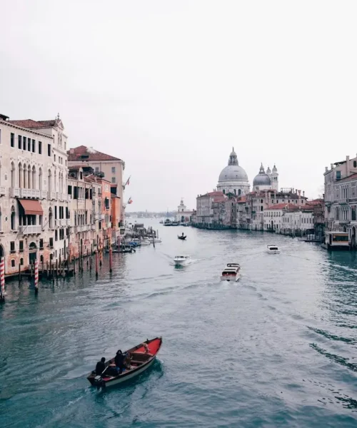 Hotel extra luxury a Venezia, palazzi storici affacciati sul Canal Grande
