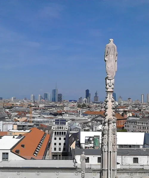 Investimenti alberghieri in Italia, veduta dei grattacieli di Porta Nuova a Milano