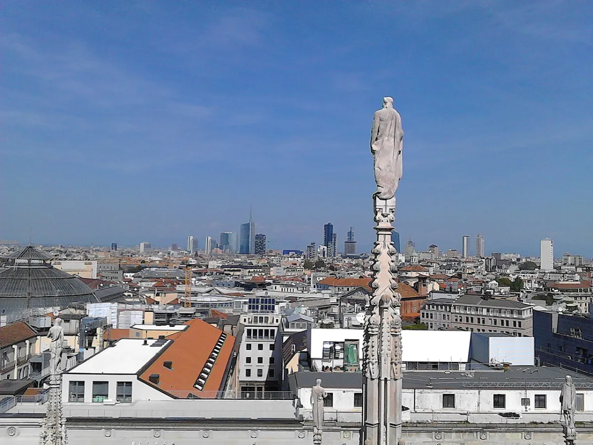 Investimenti alberghieri in Italia, veduta dei grattacieli di Porta Nuova a Milano