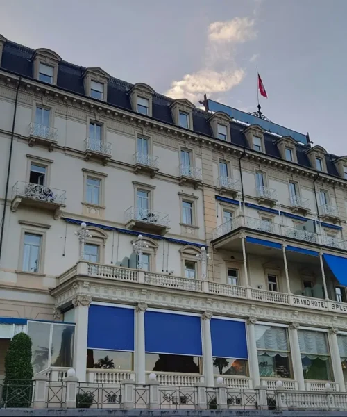 Mercato immobiliare alberghiero, facciata di un hotel storico italiano